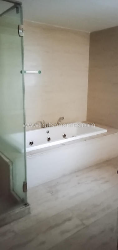 4 BHK Condo For Rent in Golf Course Road