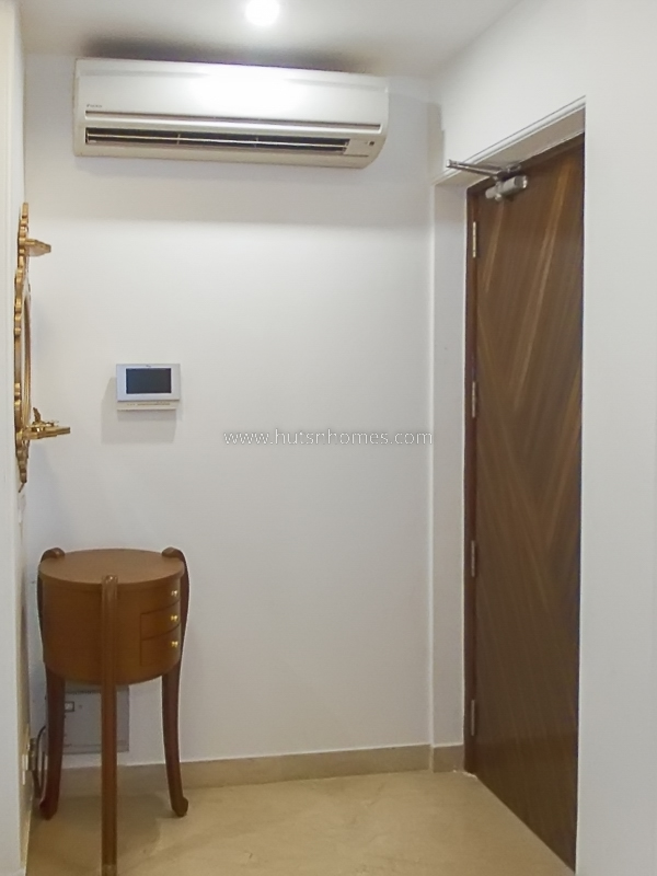 3 BHK Flat For Rent in Safdarjung Enclave