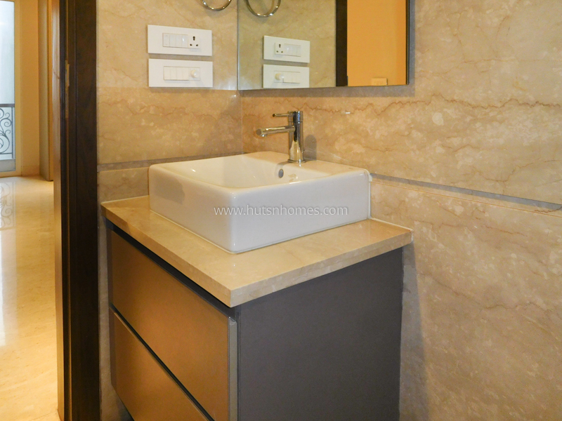 4 BHK Flat For Rent in Safdarjung Enclave