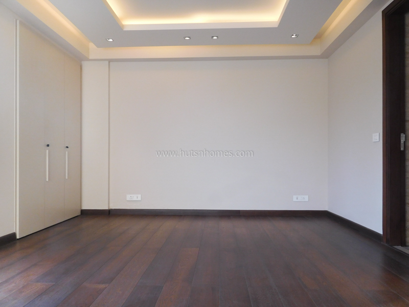 4 BHK Flat For Rent in Safdarjung Enclave