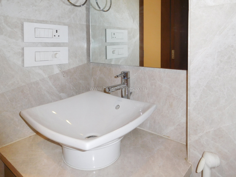 4 BHK Flat For Rent in Safdarjung Enclave