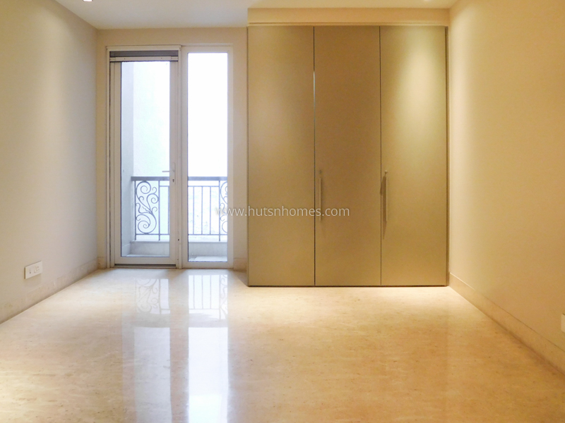 4 BHK Flat For Rent in Safdarjung Enclave