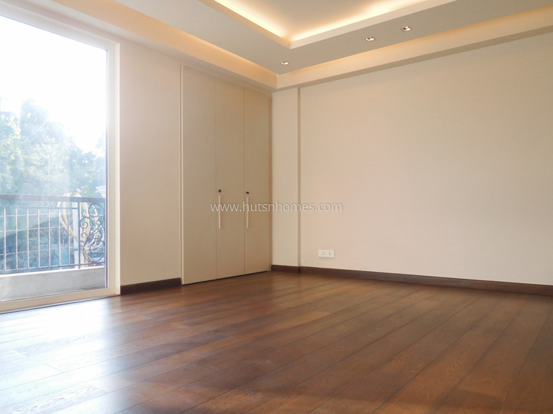 4 BHK Flat For Rent in Safdarjung Enclave