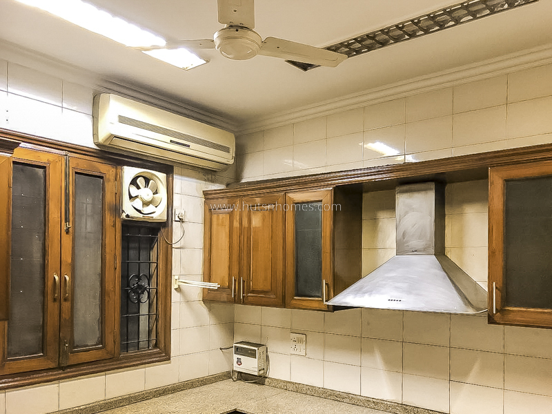 4 BHK Flat For Rent in Vasant Vihar