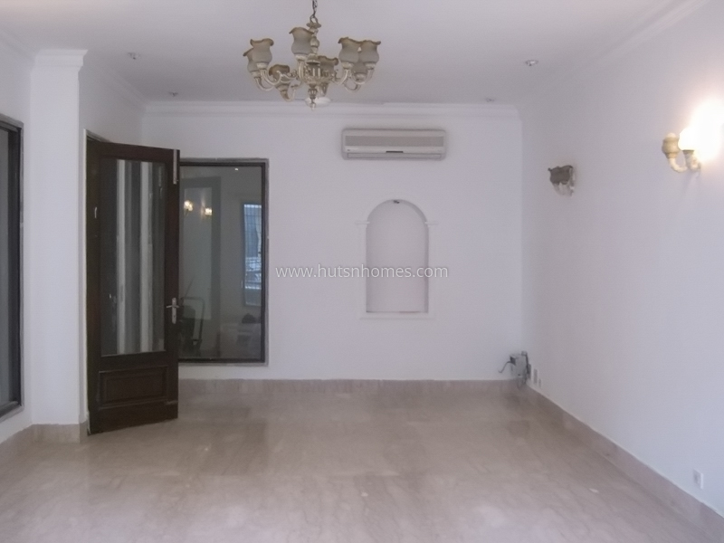 4 BHK Flat For Rent in Vasant Vihar