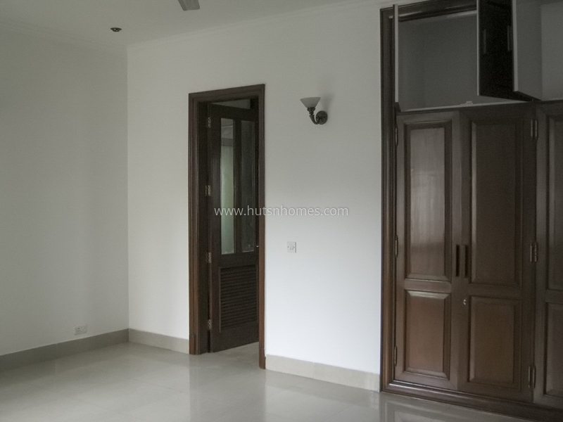 4 BHK Flat For Rent in Vasant Vihar