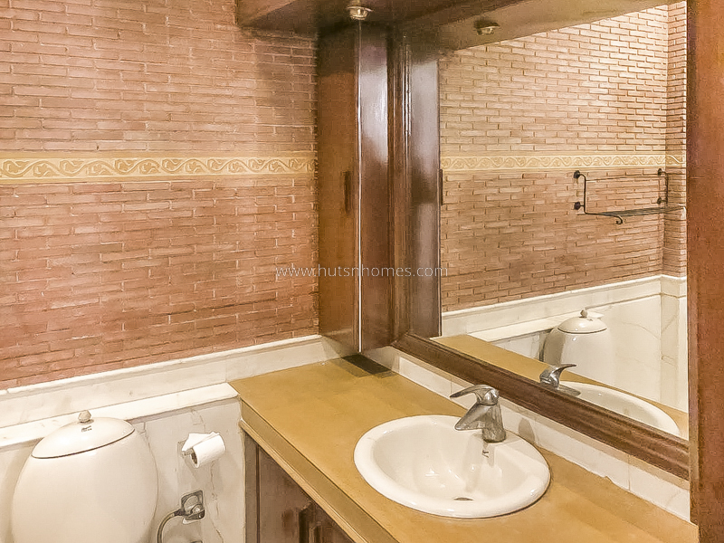 4 BHK Flat For Rent in Vasant Vihar