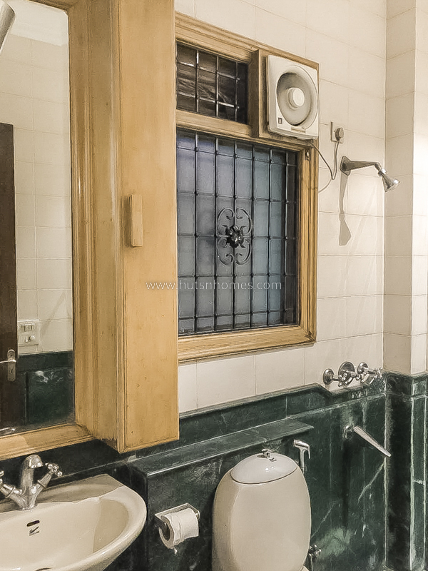 4 BHK Flat For Rent in Vasant Vihar