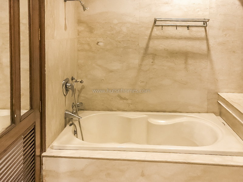 4 BHK Flat For Rent in Vasant Vihar