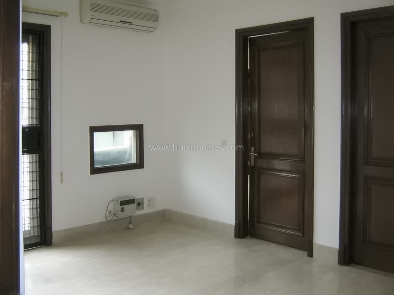 4 BHK Flat For Rent in Vasant Vihar