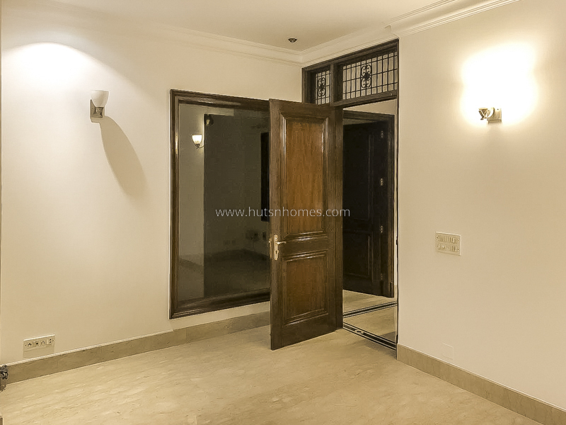 4 BHK Flat For Rent in Vasant Vihar