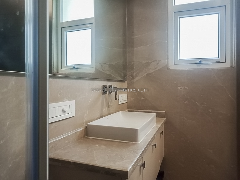 4 BHK Flat For Rent in Vasant Vihar