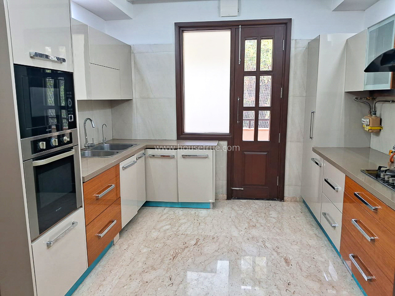 3 BHK Flat For Rent in Defence Colony