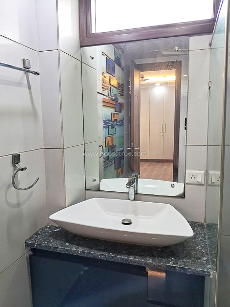 4 BHK Flat For Rent in Defence Colony