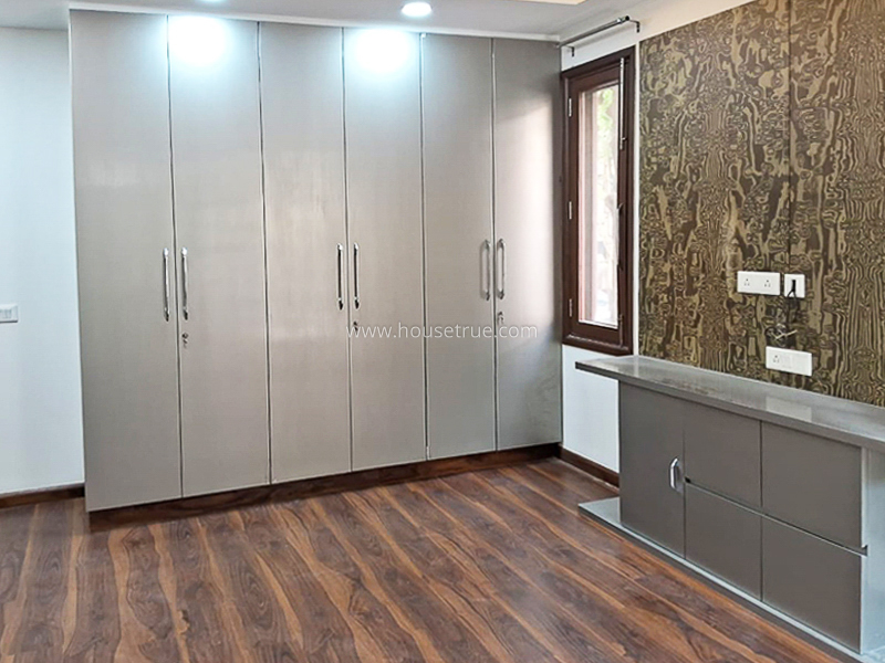 4 BHK Flat For Rent in Defence Colony