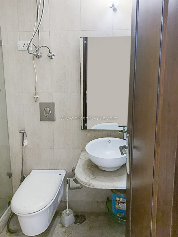3 BHK Flat For Rent in Defence Colony