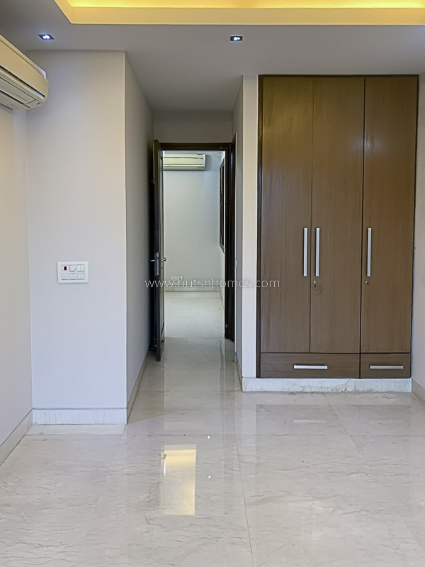 3 BHK Flat For Rent in Defence Colony