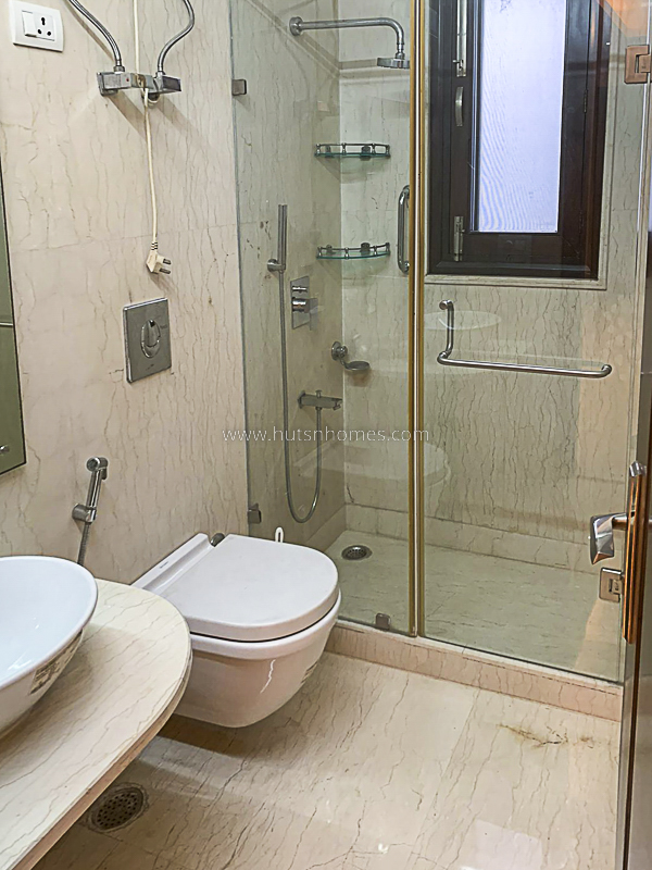 3 BHK Flat For Rent in Defence Colony
