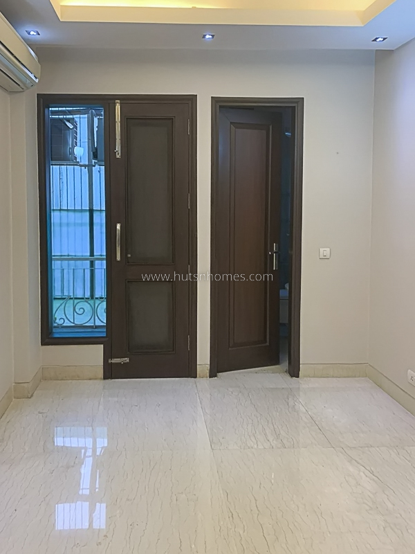 3 BHK Flat For Rent in Defence Colony