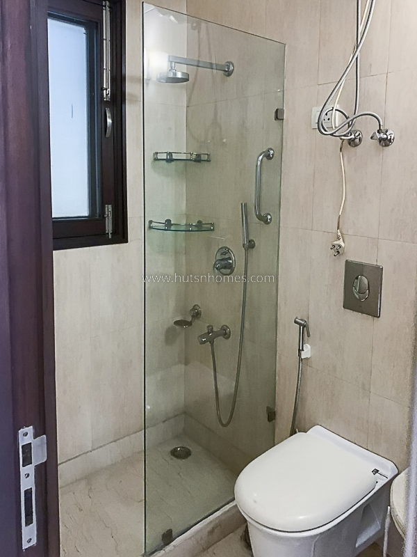 3 BHK Flat For Rent in Defence Colony