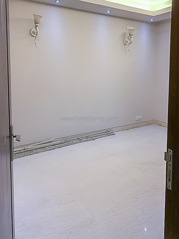 3 BHK Flat For Rent in Defence Colony