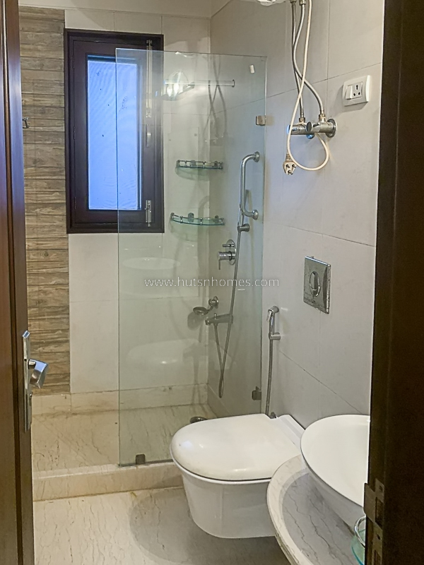 3 BHK Flat For Rent in Defence Colony