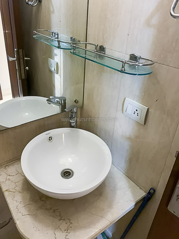 3 BHK Flat For Rent in Defence Colony