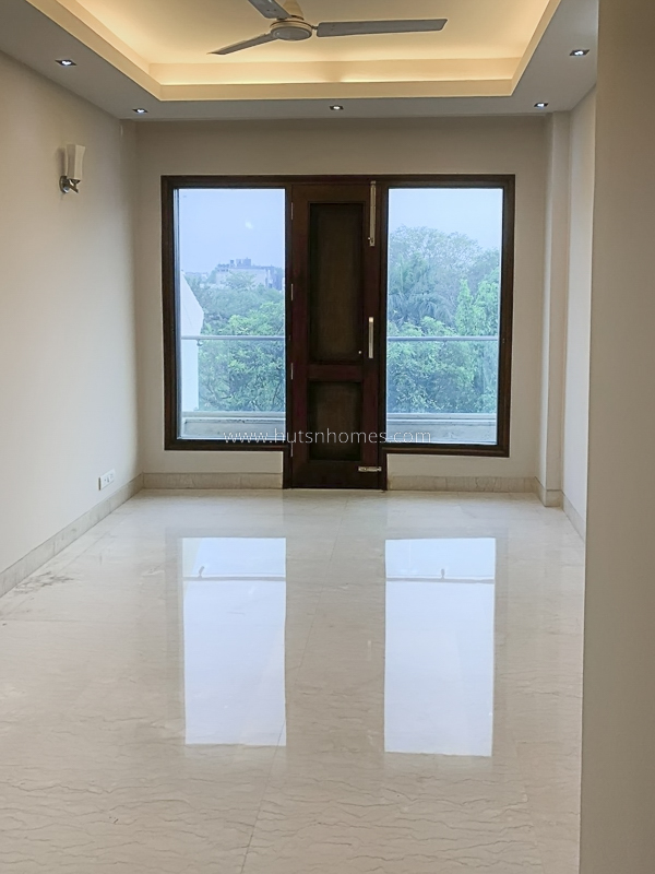 3 BHK Flat For Rent in Defence Colony