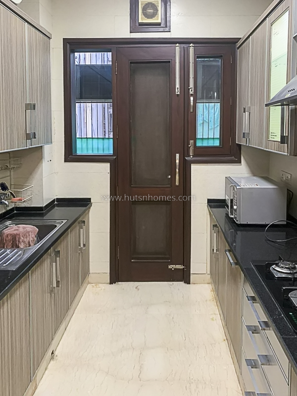 3 BHK Flat For Rent in Defence Colony