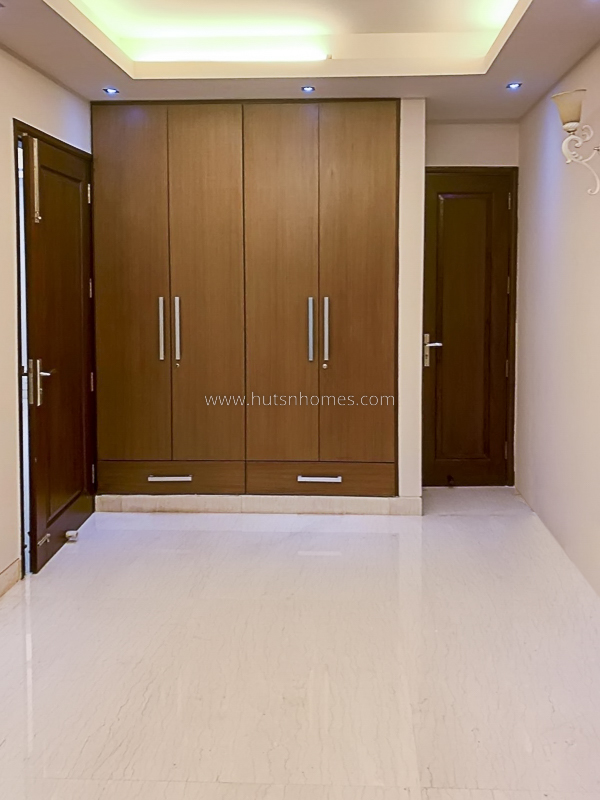 3 BHK Flat For Rent in Defence Colony