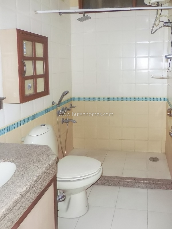 3 BHK Flat For Rent in Defence Colony