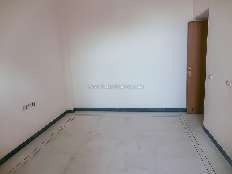 3 BHK Flat For Rent in Defence Colony