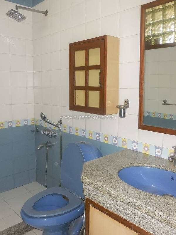 3 BHK Flat For Rent in Defence Colony