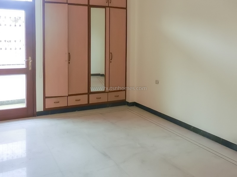 3 BHK Flat For Rent in Defence Colony