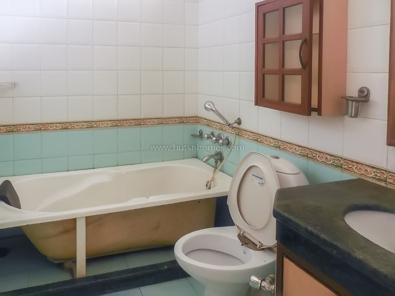 3 BHK Flat For Rent in Defence Colony