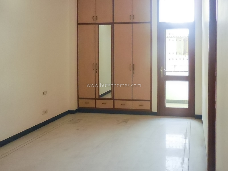 3 BHK Flat For Rent in Defence Colony
