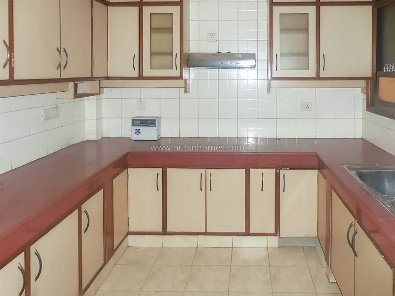 3 BHK Flat For Rent in Defence Colony