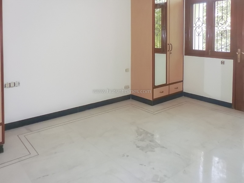 3 BHK Flat For Rent in Defence Colony