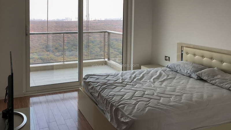 4 BHK Condo For Rent in Golf Course Road