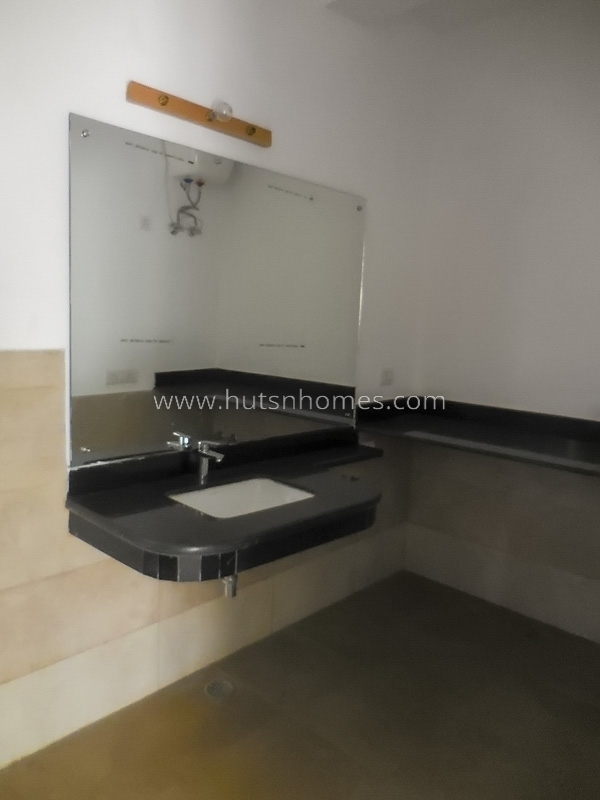 3 BHK Builder Floor For Rent in Gulmohar Park