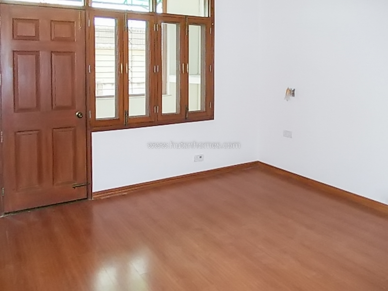 3 BHK Flat For Rent in Defence Colony