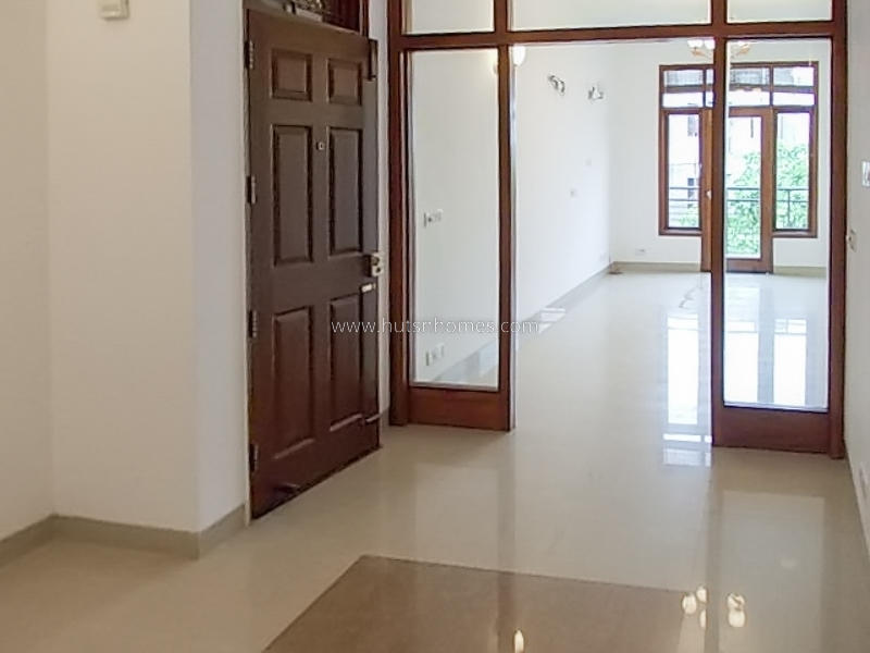 3 BHK Flat For Rent in Defence Colony