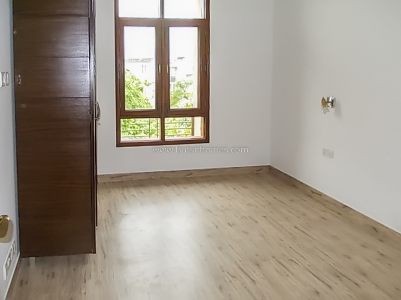 3 BHK Flat For Rent in Defence Colony