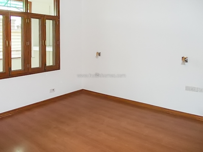 3 BHK Flat For Rent in Defence Colony
