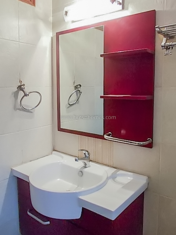 3 BHK Flat For Rent in Defence Colony