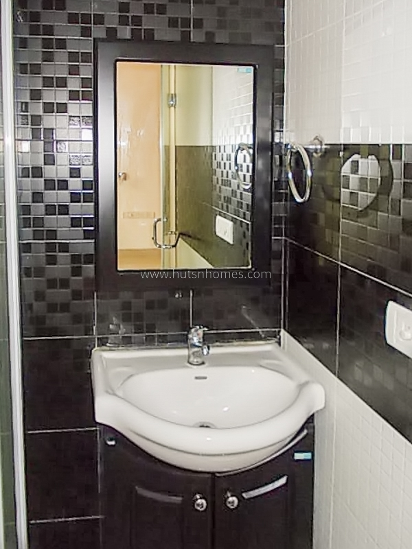 3 BHK Flat For Rent in Defence Colony