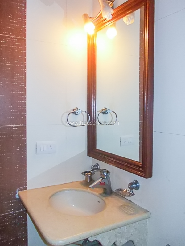 3 BHK Flat For Rent in Defence Colony