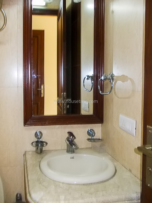 3 BHK Flat For Rent in Defence Colony