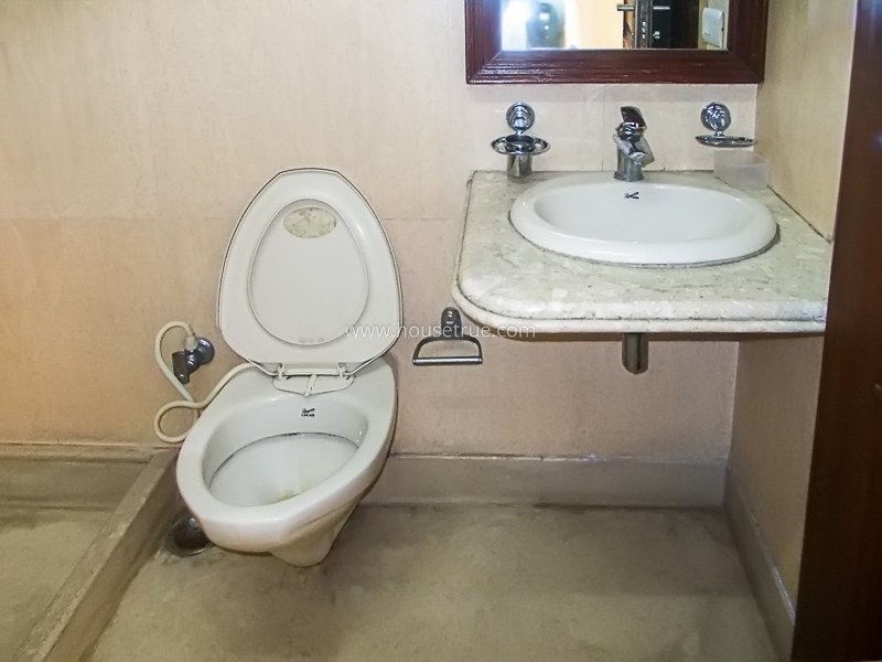 3 BHK Flat For Rent in Defence Colony