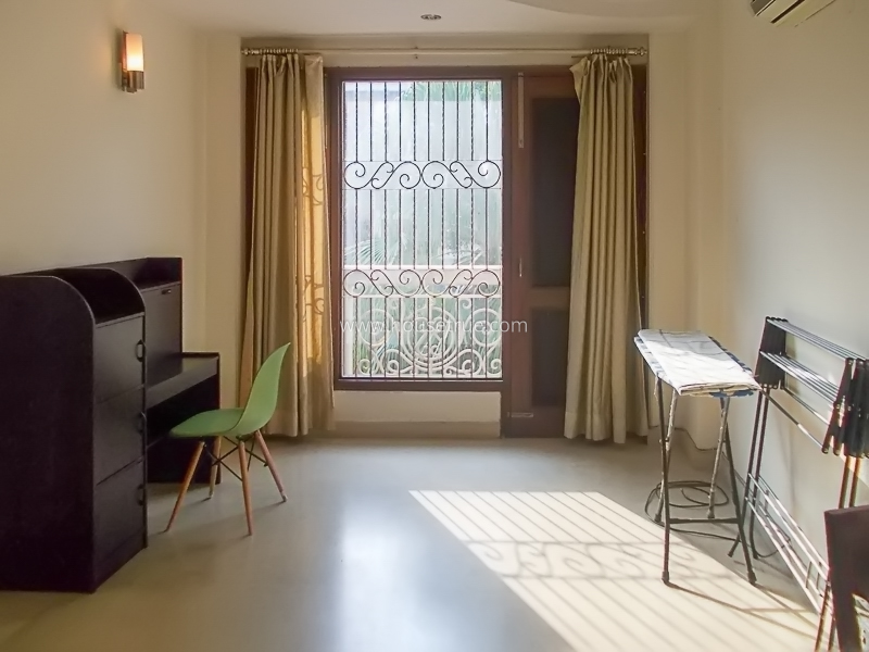 3 BHK Flat For Rent in Defence Colony